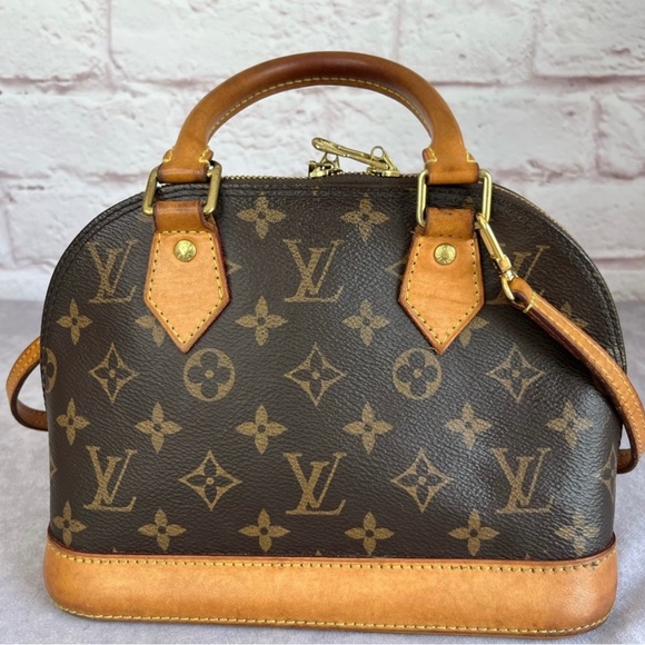 Louis Vuitton - Picture 2 of 11